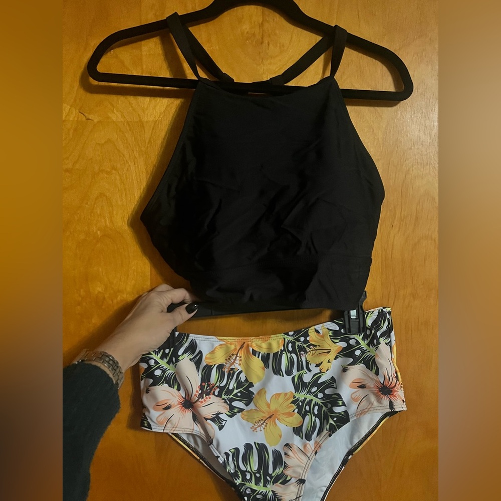 Two piece bathingsuit